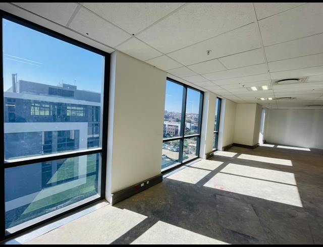 581M² OFFICE TO LET IN VORNA VALLEY